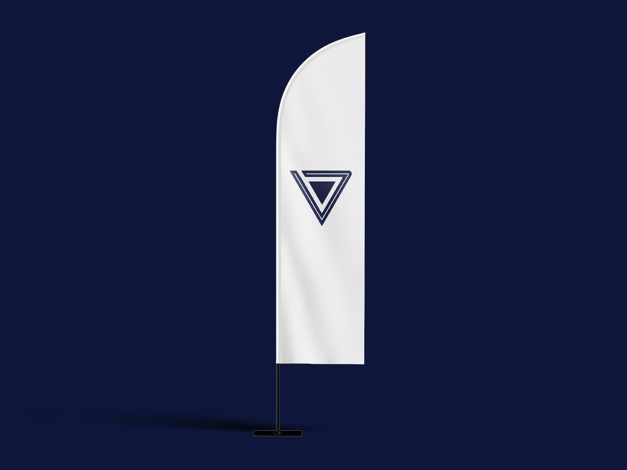 Bandera publicitaria de Punto Clave color blanco con un logo en el centro.