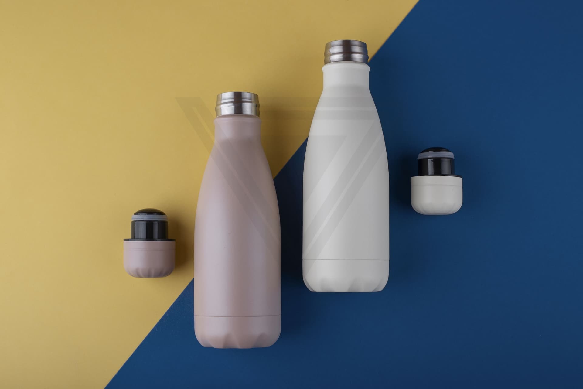 Dos termos de colores diferentes con grabado láser