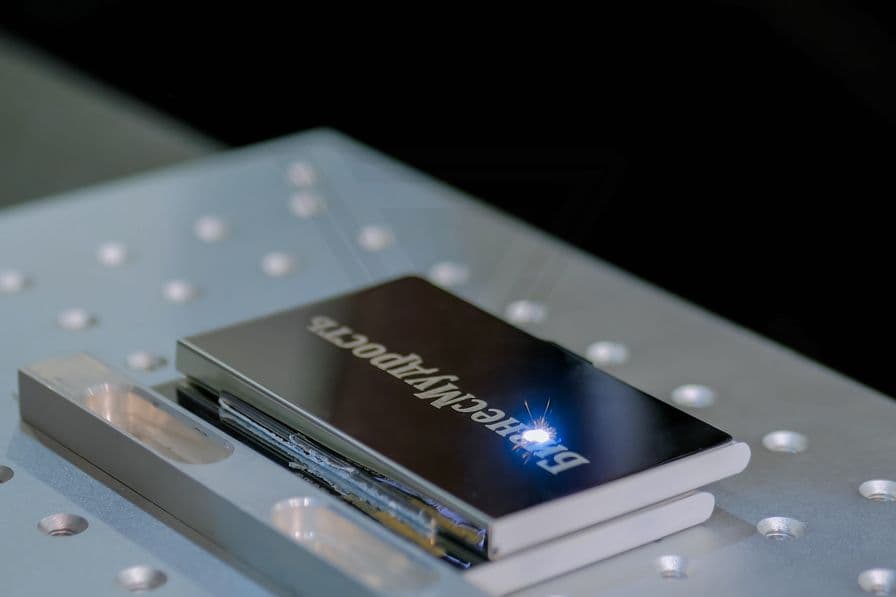 Grabado láser de placa metálica en monterrey