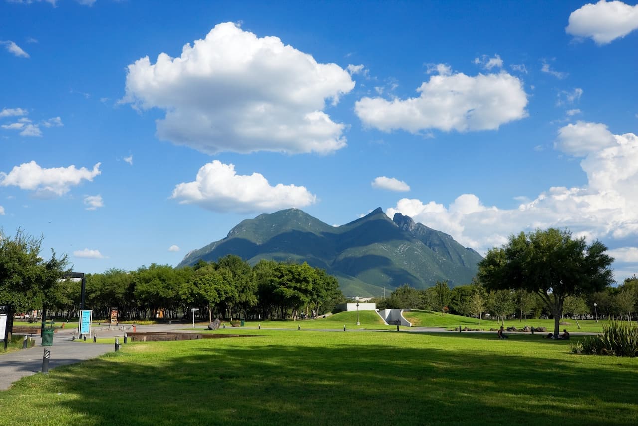 Vista al cerro de la Silla en Monterrey