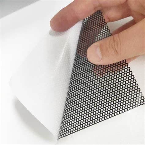 Vinil microperforado para uso en ventanas