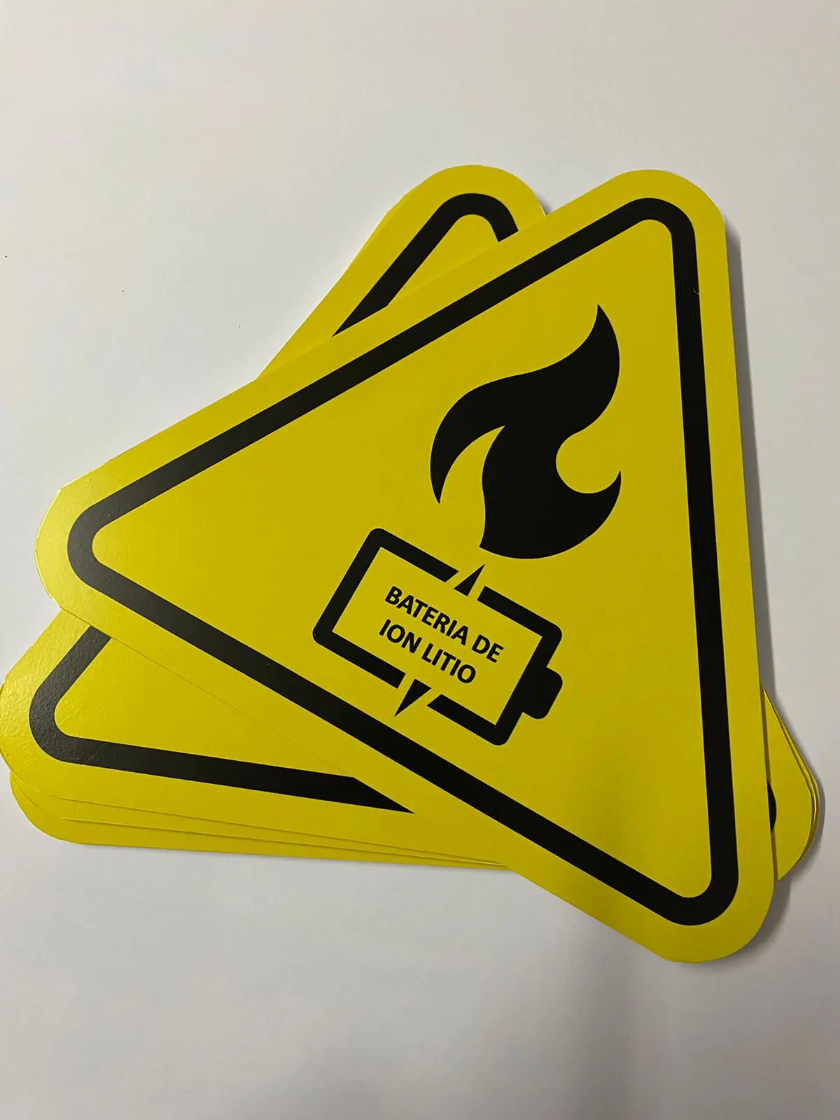 Calcomanías triangulares amarillas de advertencia de batería de ion litio, troqueladas a forma